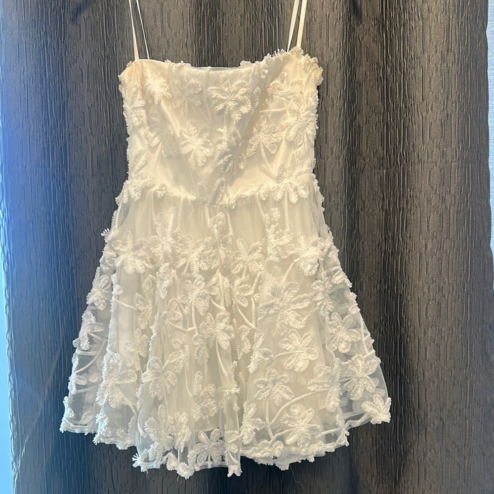Elegant White Floral Mini Dress